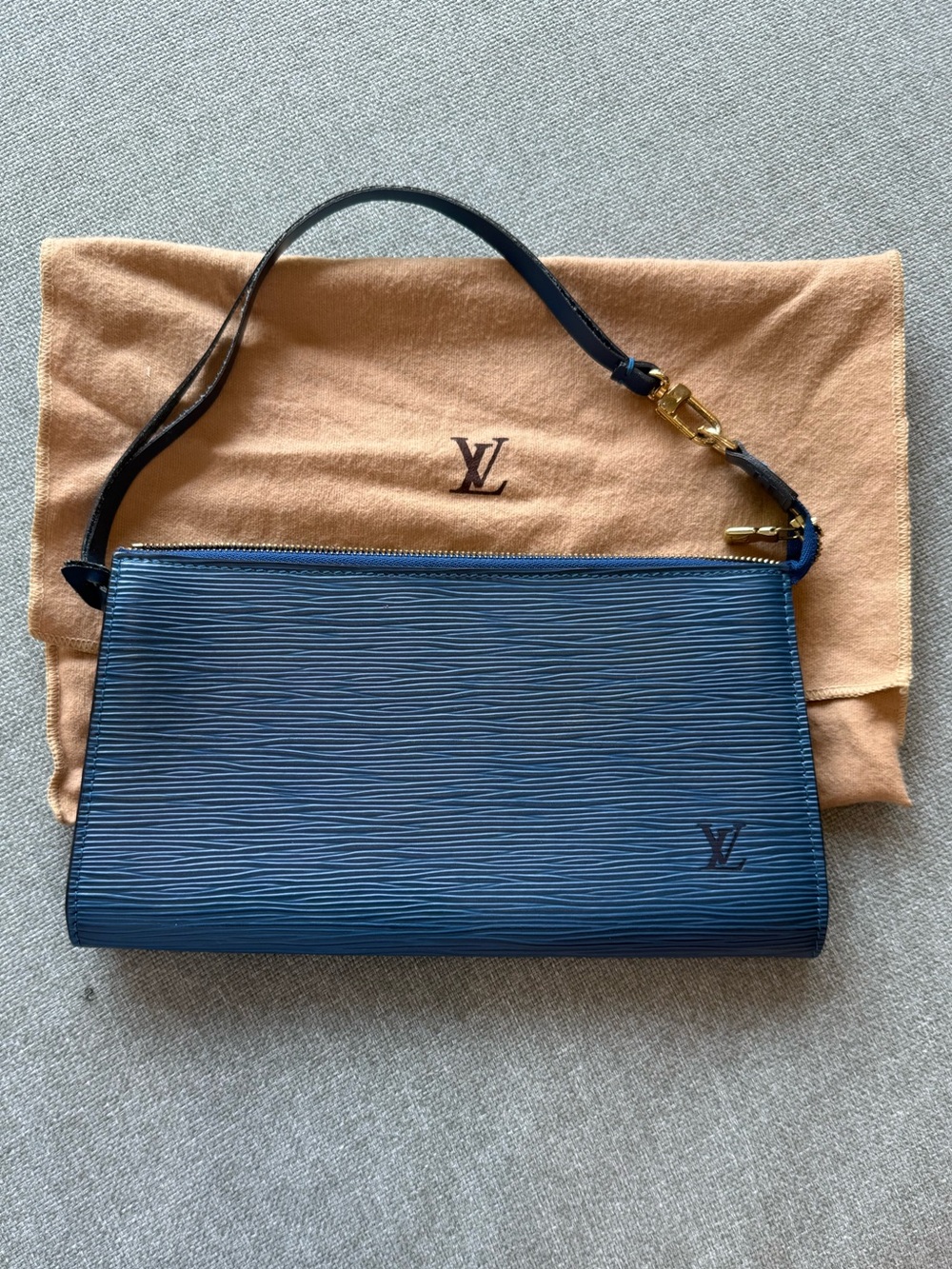 Louis Vuitton Navy Epi Leather Shoulder Pochette